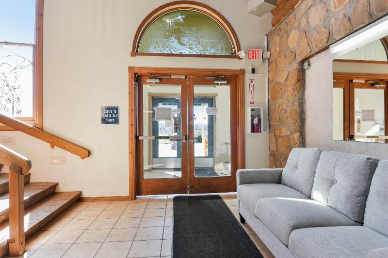 هتل Casa Loma Economy Inn