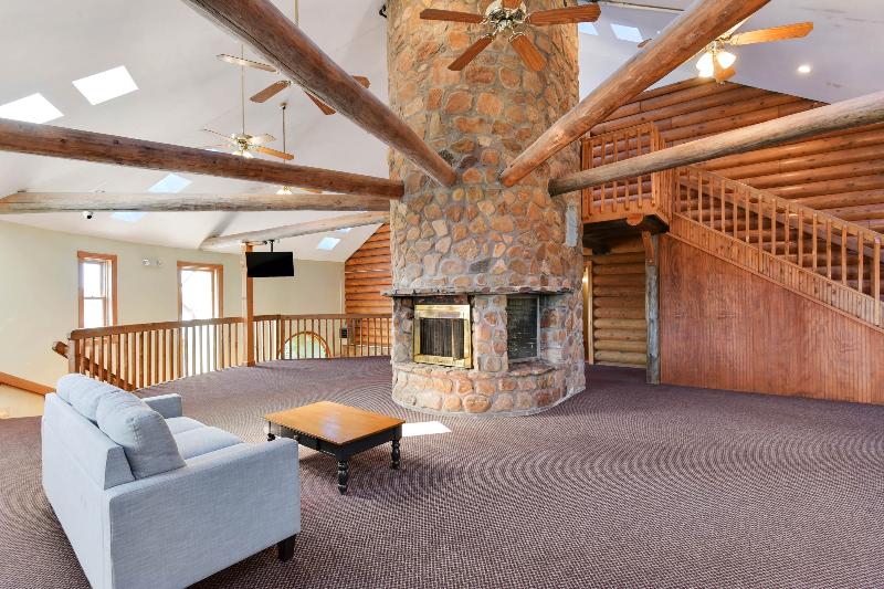 בית מלון כפרי Casa Loma Economy Inn