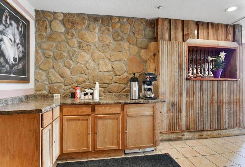 בית מלון כפרי Casa Loma Economy Inn