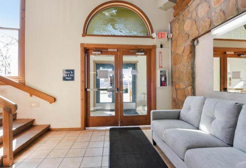 בית מלון כפרי Casa Loma Economy Inn