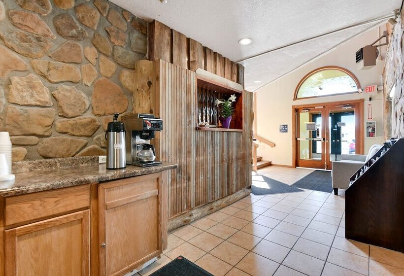 בית מלון כפרי Casa Loma Economy Inn