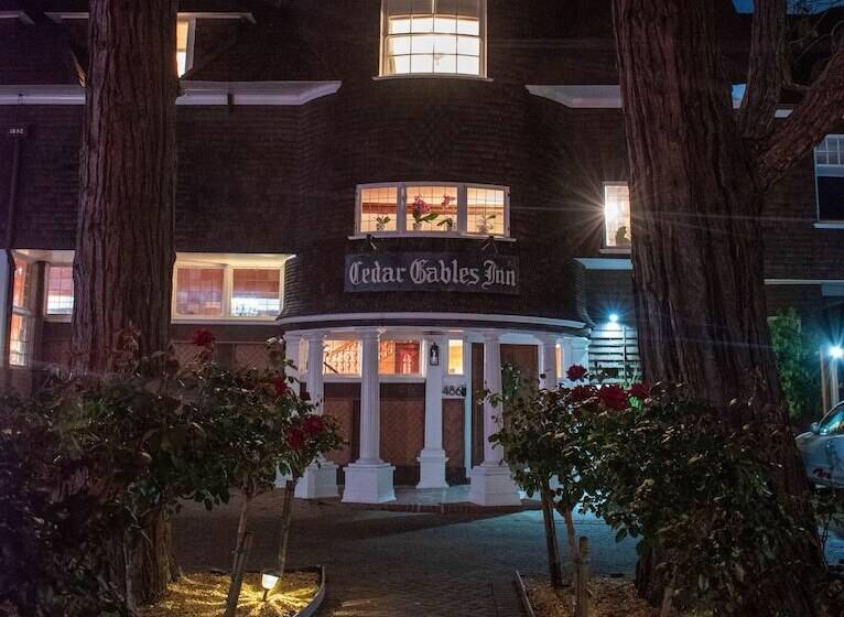 ホテル Cedar Gables Inn