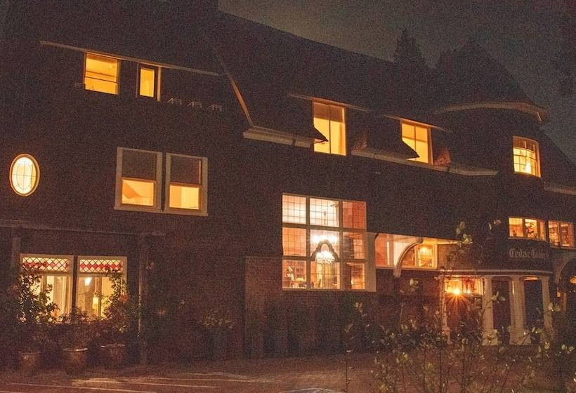 ホテル Cedar Gables Inn