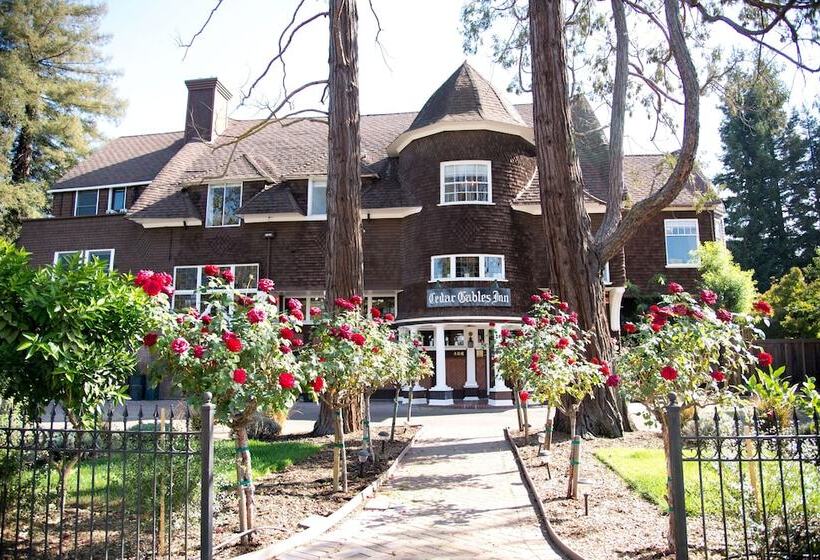 ホテル Cedar Gables Inn