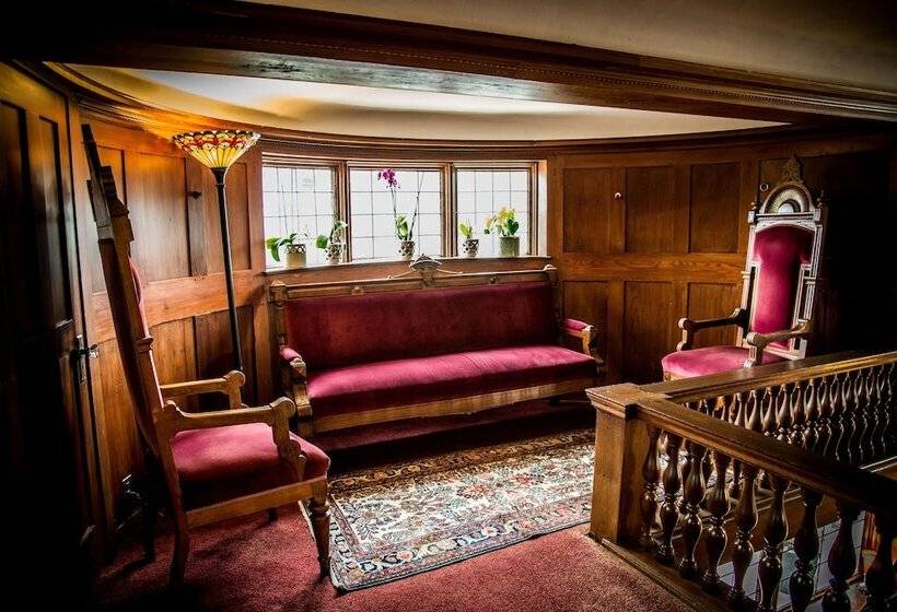 ホテル Cedar Gables Inn