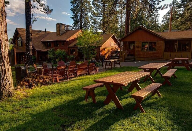 Отель Cedar Glen Lodge