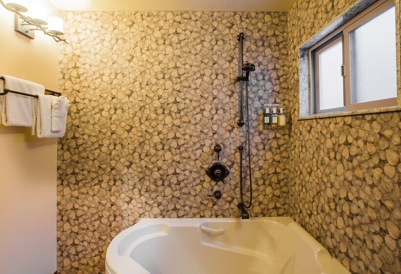 Отель Cedar Glen Lodge