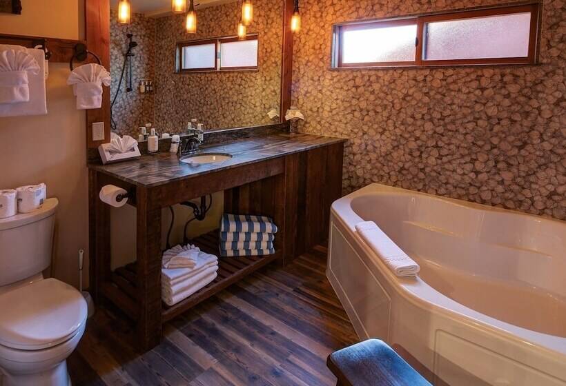 Отель Cedar Glen Lodge