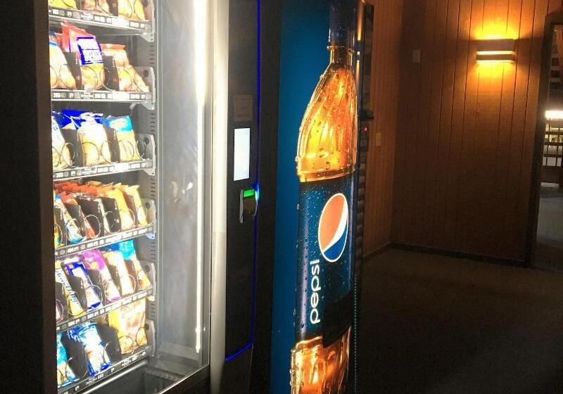 فندق Cedar Motor Inn