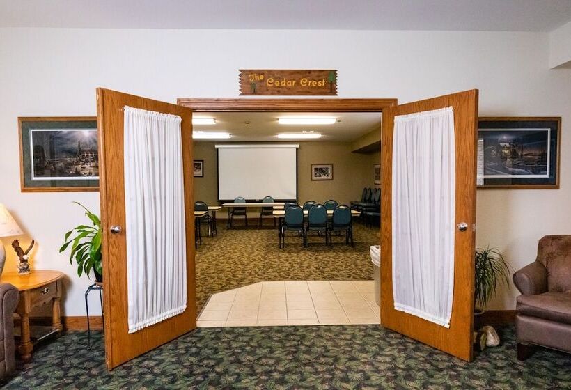 فندق Cedarberry Inn