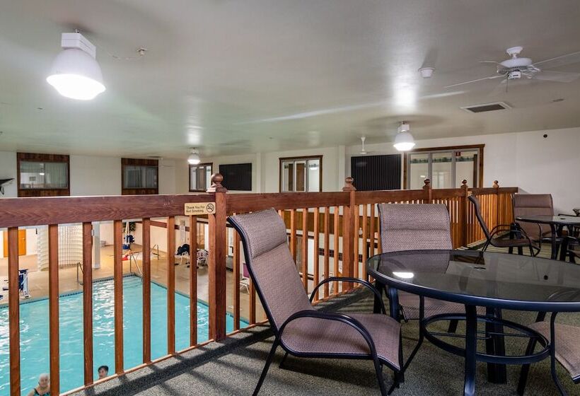 فندق Cedarberry Inn