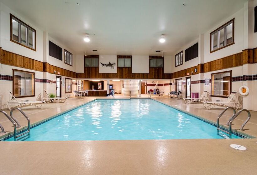 فندق Cedarberry Inn