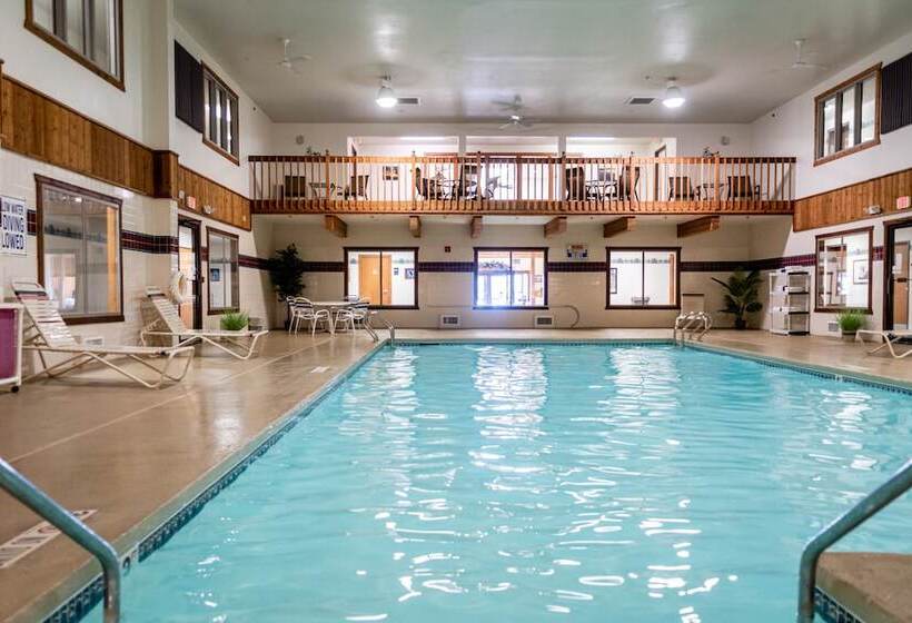 فندق Cedarberry Inn