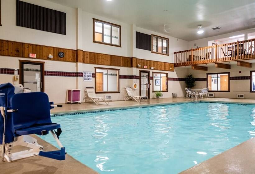 فندق Cedarberry Inn