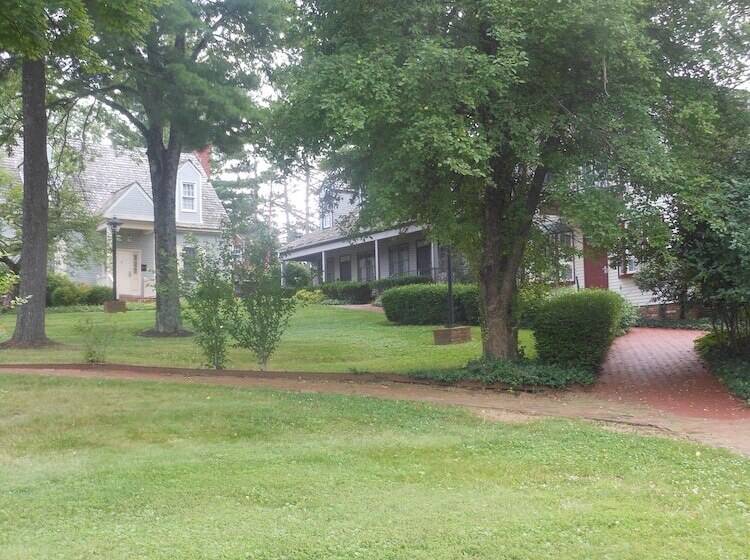 فندق Century Suites