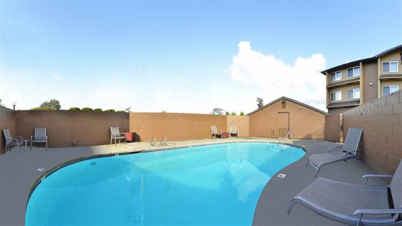 فندق Clackamas Inn And Suites