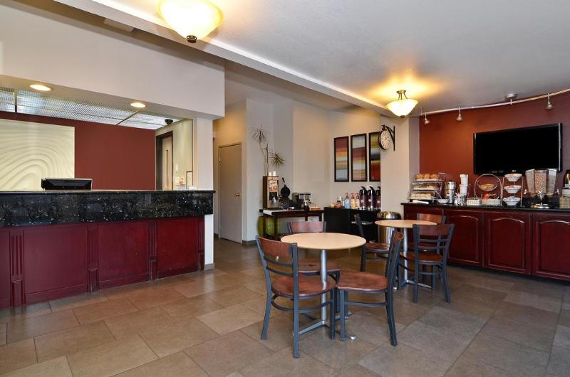 فندق Clackamas Inn And Suites