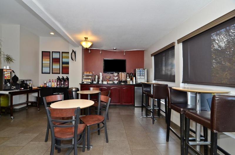 Отель Clackamas Inn And Suites