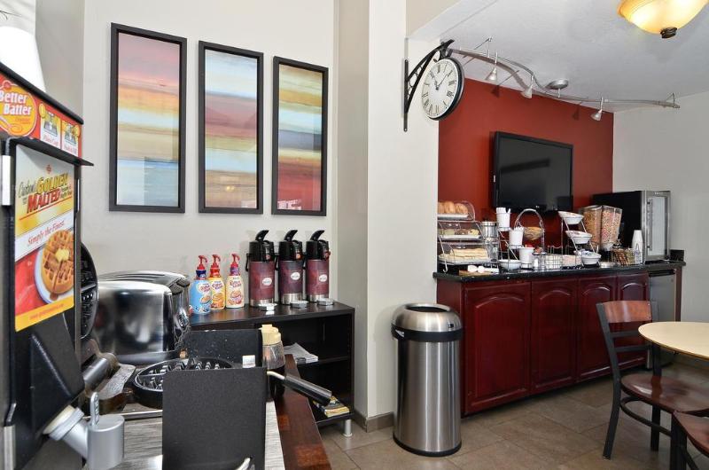 فندق Clackamas Inn And Suites