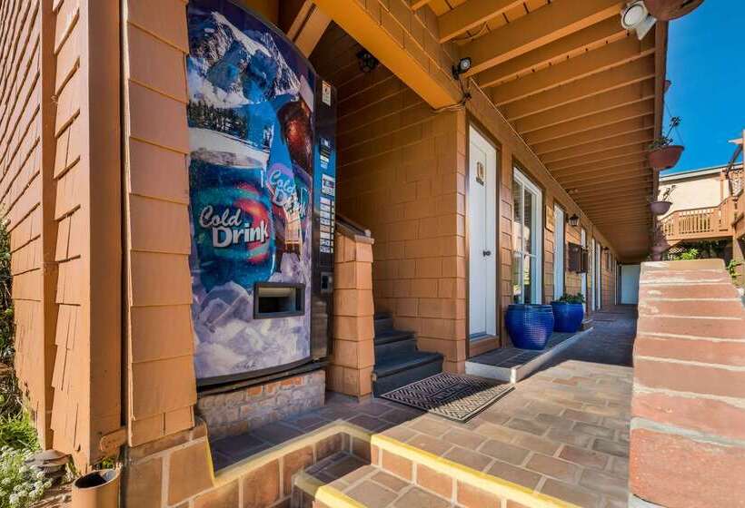 فندق Clarion Collection Carmel Oaks Inn