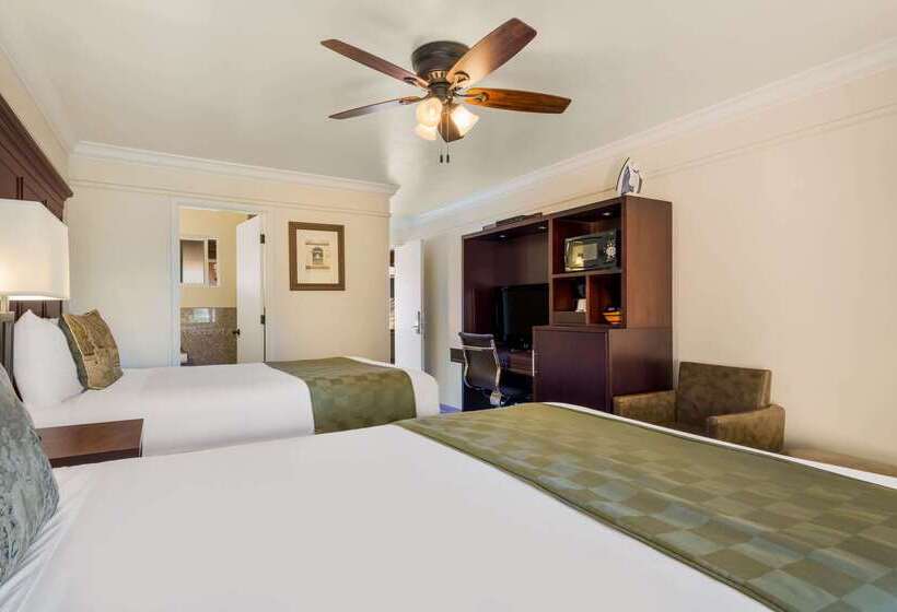 فندق Clarion Collection Carmel Oaks Inn
