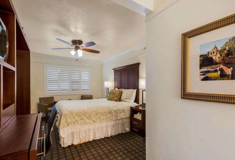 ホテル Clarion Collection Carmel Oaks Inn