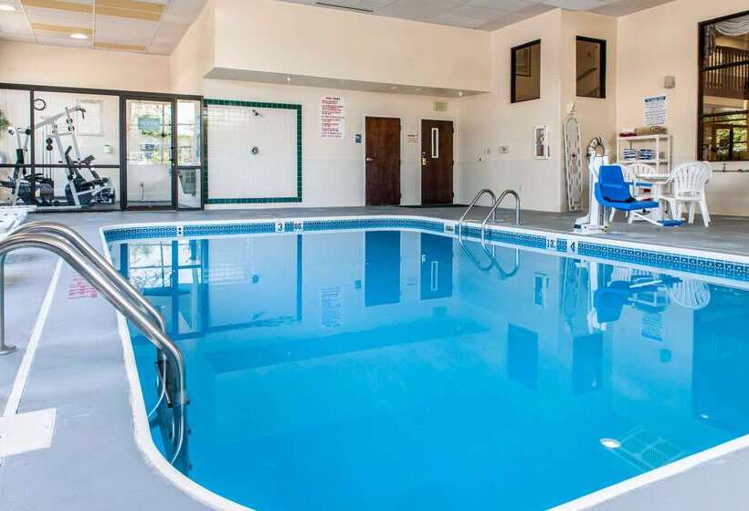 Отель Clarion Inn & Suites Northwest