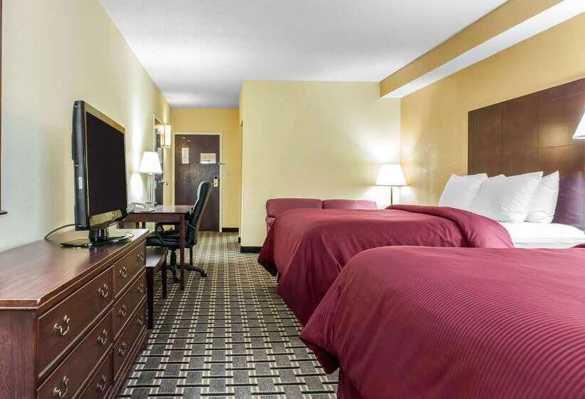 Отель Clarion Inn & Suites Northwest