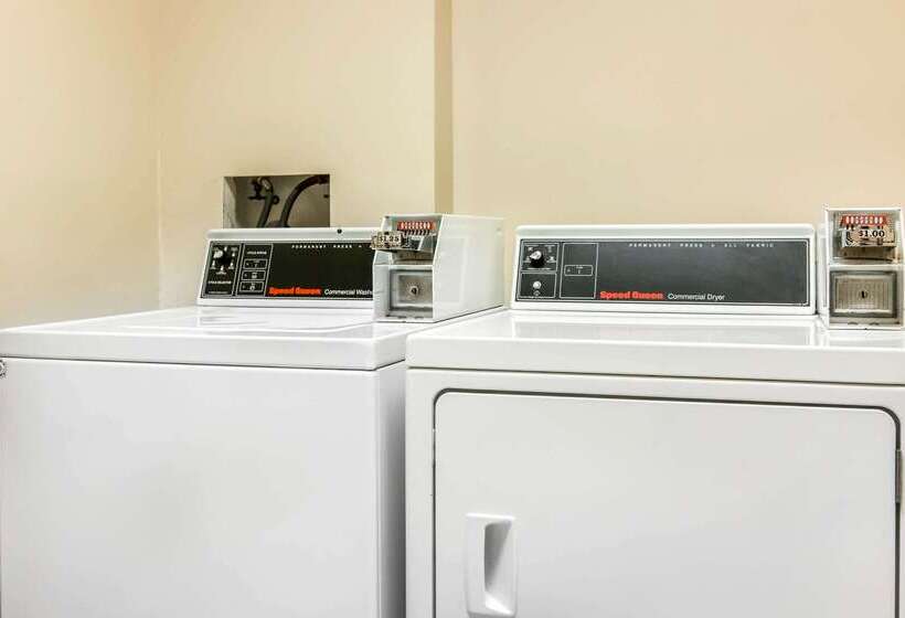 Отель Clarion Inn & Suites Northwest