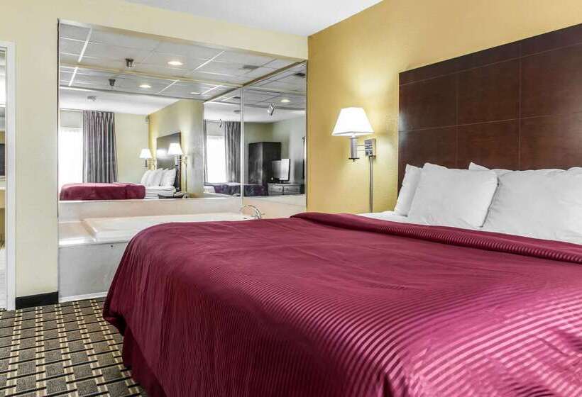 Отель Clarion Inn & Suites Northwest