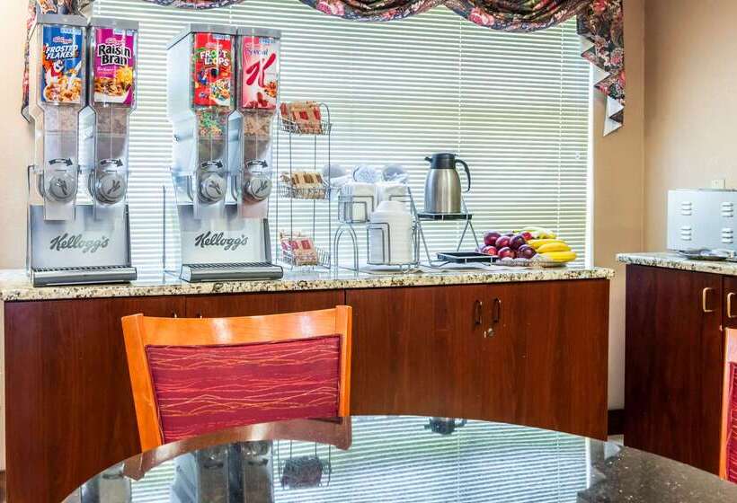 Отель Clarion Inn & Suites Northwest