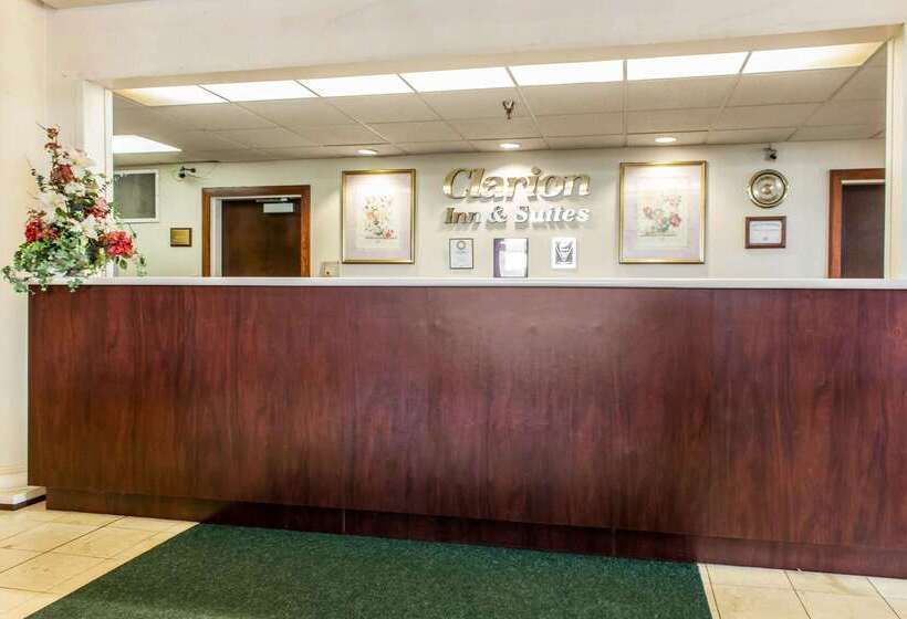 Отель Clarion Inn & Suites Northwest