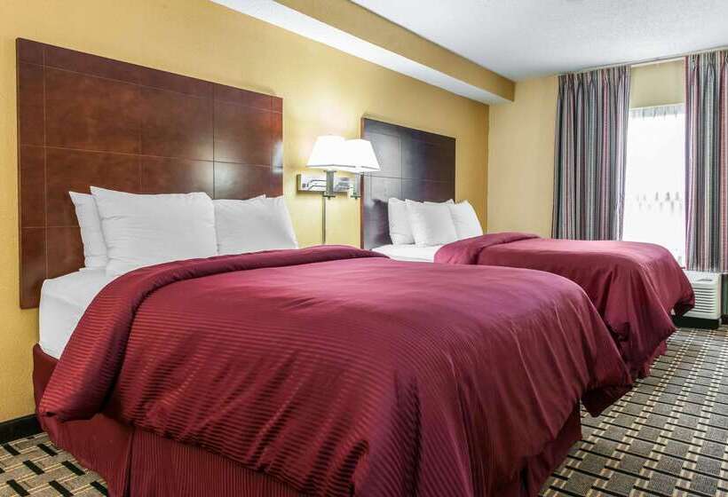 Отель Clarion Inn & Suites Northwest