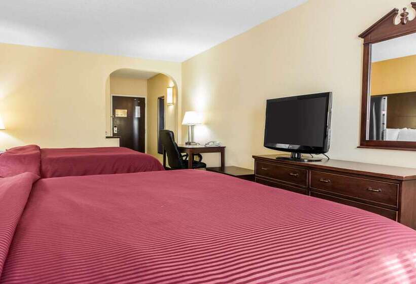 בית מלון כפרי Clarion Inn & Suites Northwest