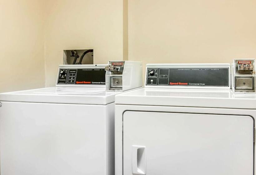 Отель Clarion Inn & Suites Northwest