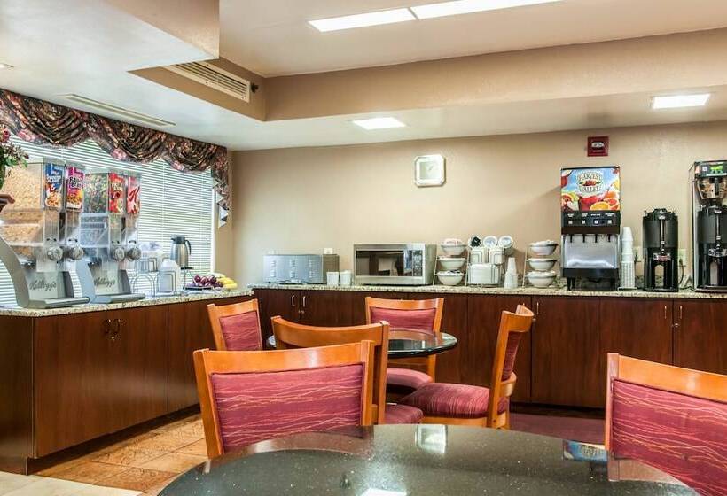 Отель Clarion Inn & Suites Northwest