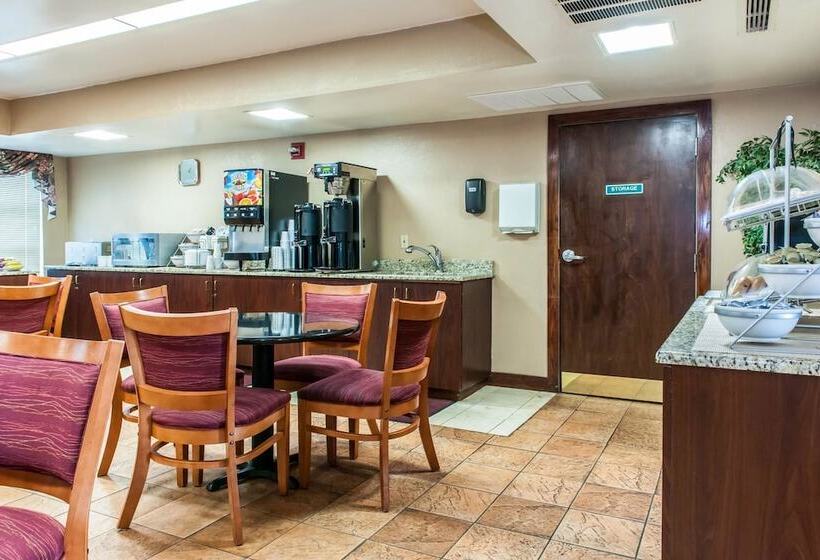 Отель Clarion Inn & Suites Northwest