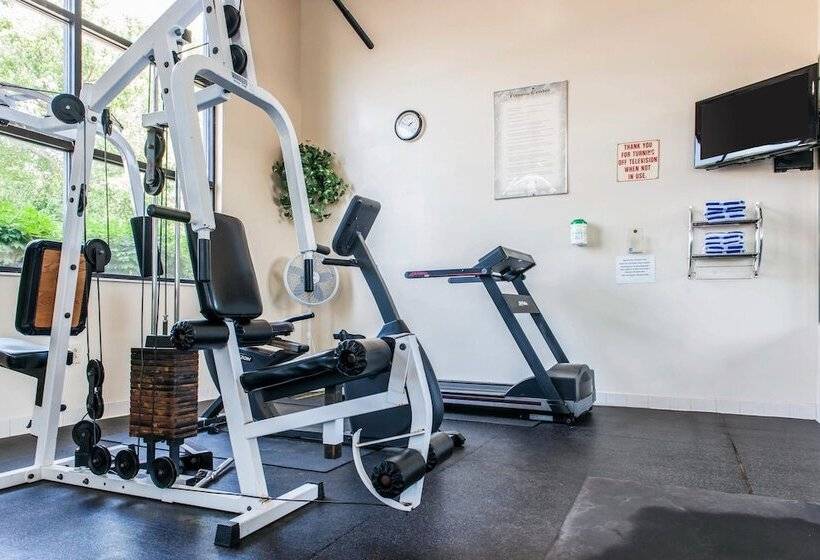 Отель Clarion Inn & Suites Northwest