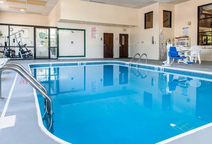 Отель Clarion Inn & Suites Northwest