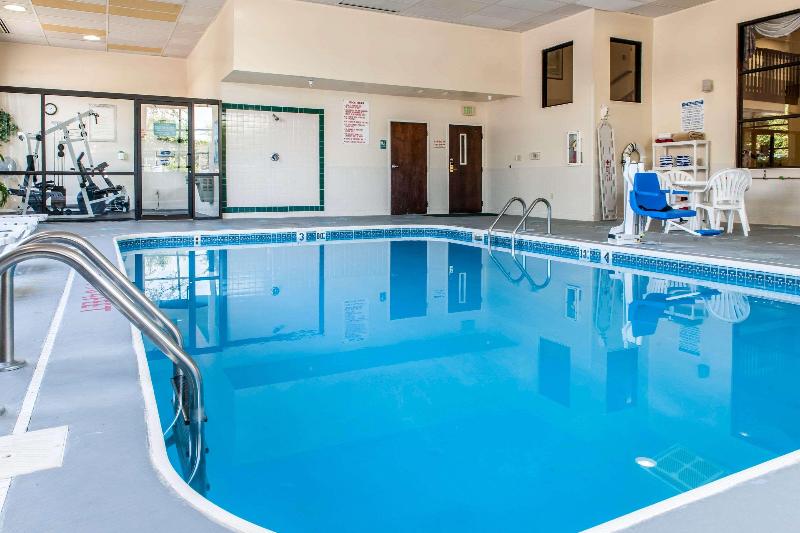 בית מלון כפרי Clarion Inn & Suites Northwest
