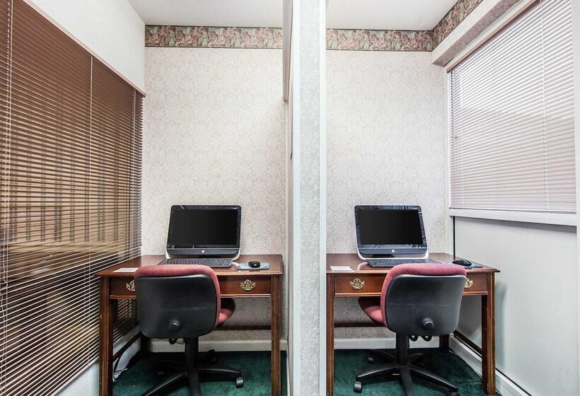 هتل Clarion Inn Willow River