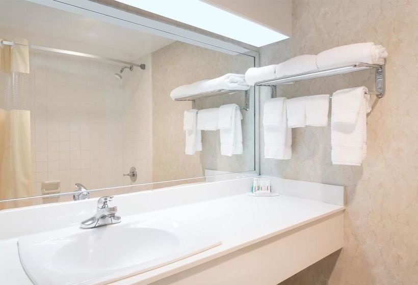 فندق Days Inn By Wyndham Athens