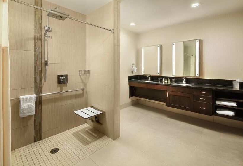 فندق Doubletree By Hilton Claremont