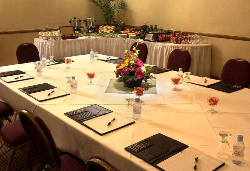 فندق Doubletree By Hilton Claremont