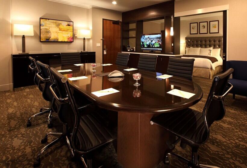 فندق Doubletree By Hilton Claremont