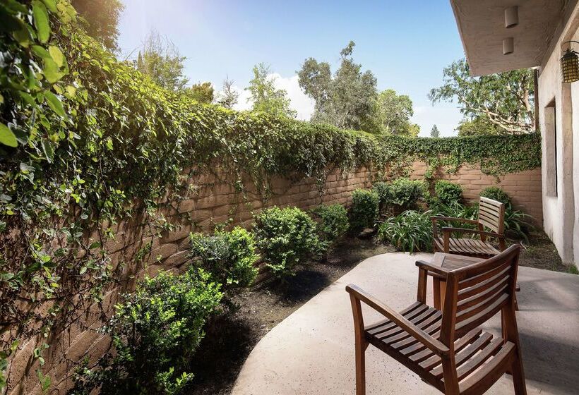 فندق Doubletree By Hilton Claremont