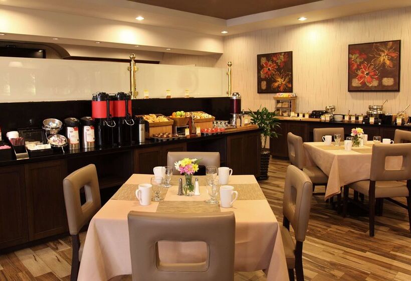 فندق Doubletree By Hilton Claremont