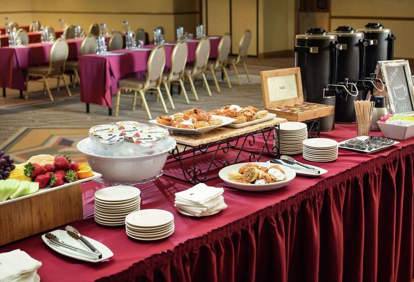 فندق Doubletree By Hilton Claremont