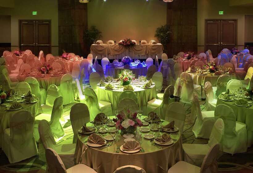 فندق Doubletree By Hilton Claremont