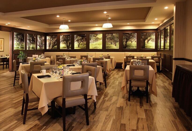 فندق Doubletree By Hilton Claremont